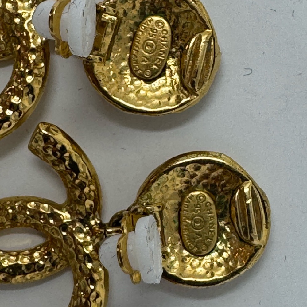 💯Authentic CHANEL Gold Iconic CC Dangle Logo Earrings - Picture 3 of 3
